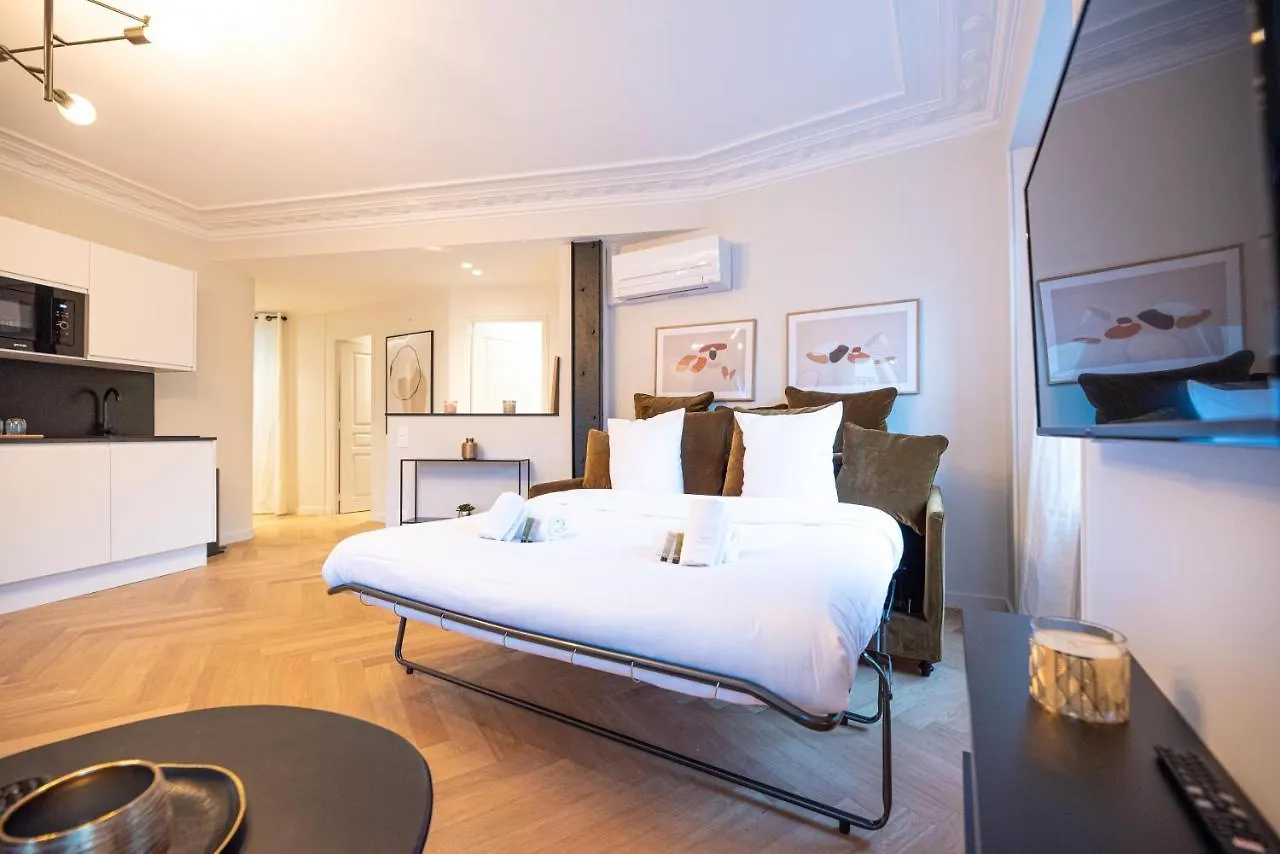 Luxury In Center Διαμέρισμα *