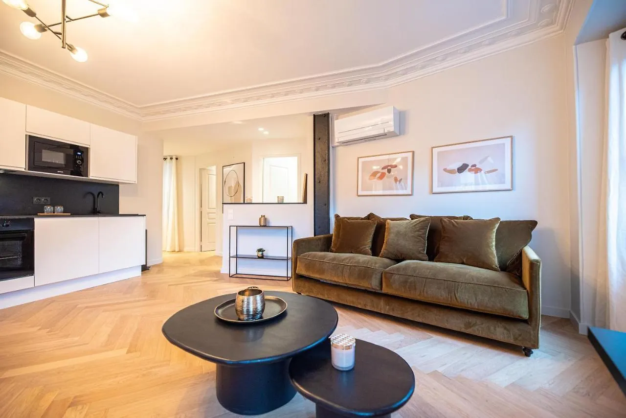 Luxury In Center Parigi