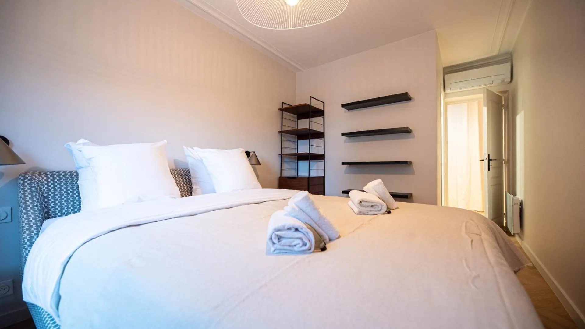 Luxury In Center Διαμέρισμα *