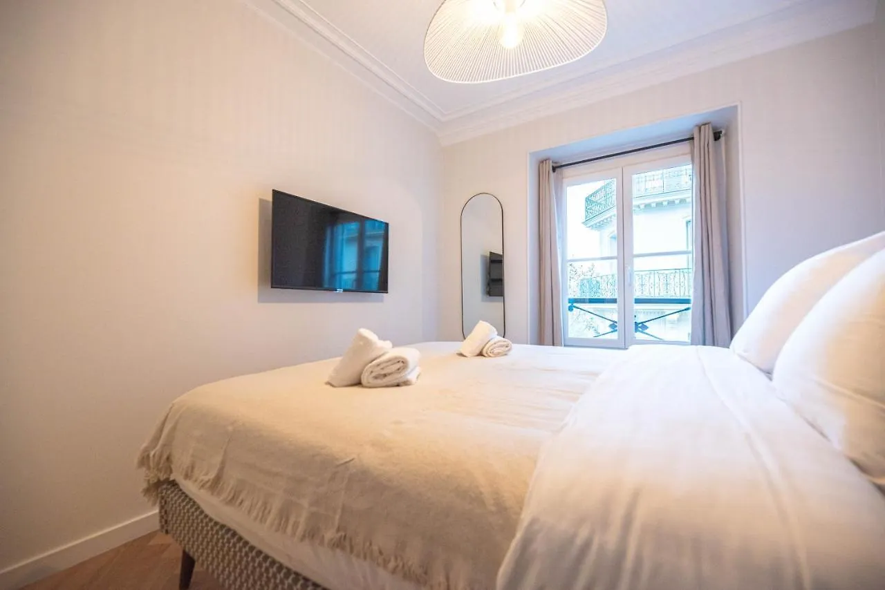 Luxury In Center Апартаменты *